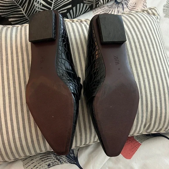 Zara Black Croc-Embossed Leather Slip-On Loafers - Picture 3 of 6